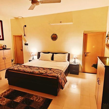 The Yellow House - Couple'S Getaway In Gomti Nagar- 1 Bhk Lucknow Esterno foto