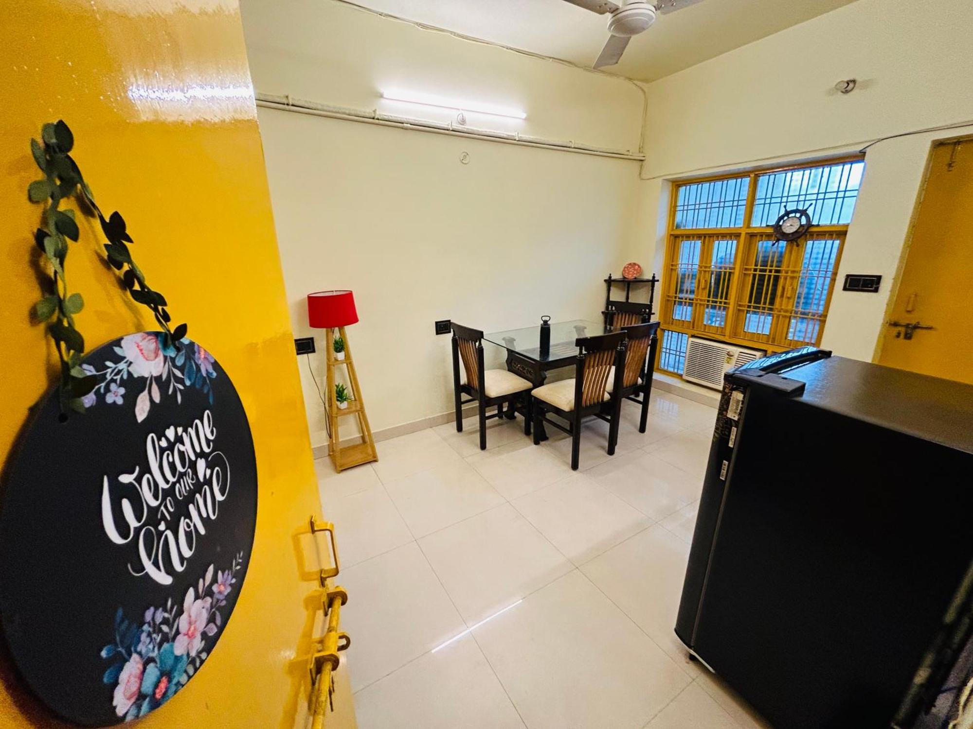 The Yellow House - Couple'S Getaway In Gomti Nagar- 1 Bhk Lucknow Esterno foto