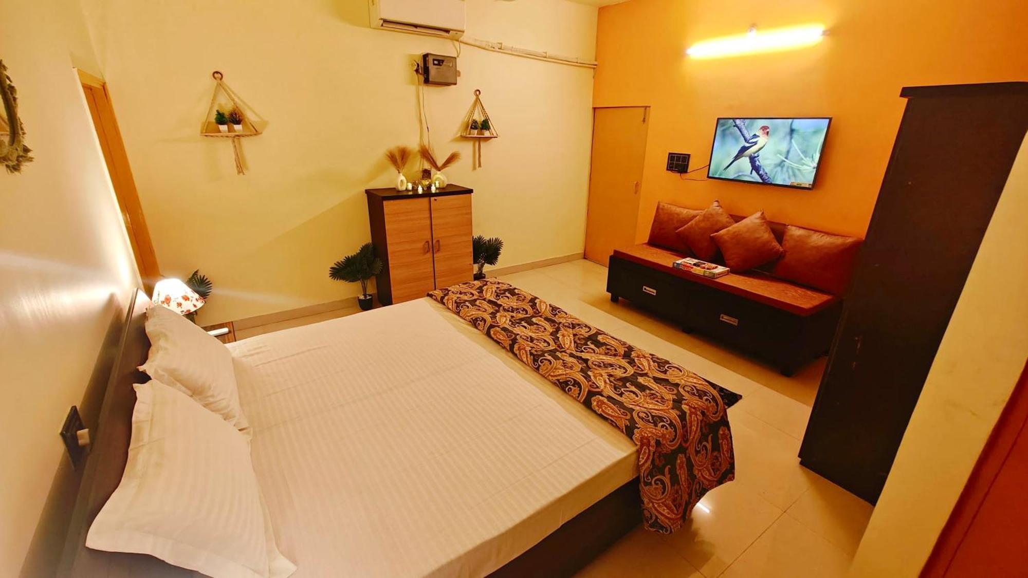 The Yellow House - Couple'S Getaway In Gomti Nagar- 1 Bhk Lucknow Esterno foto