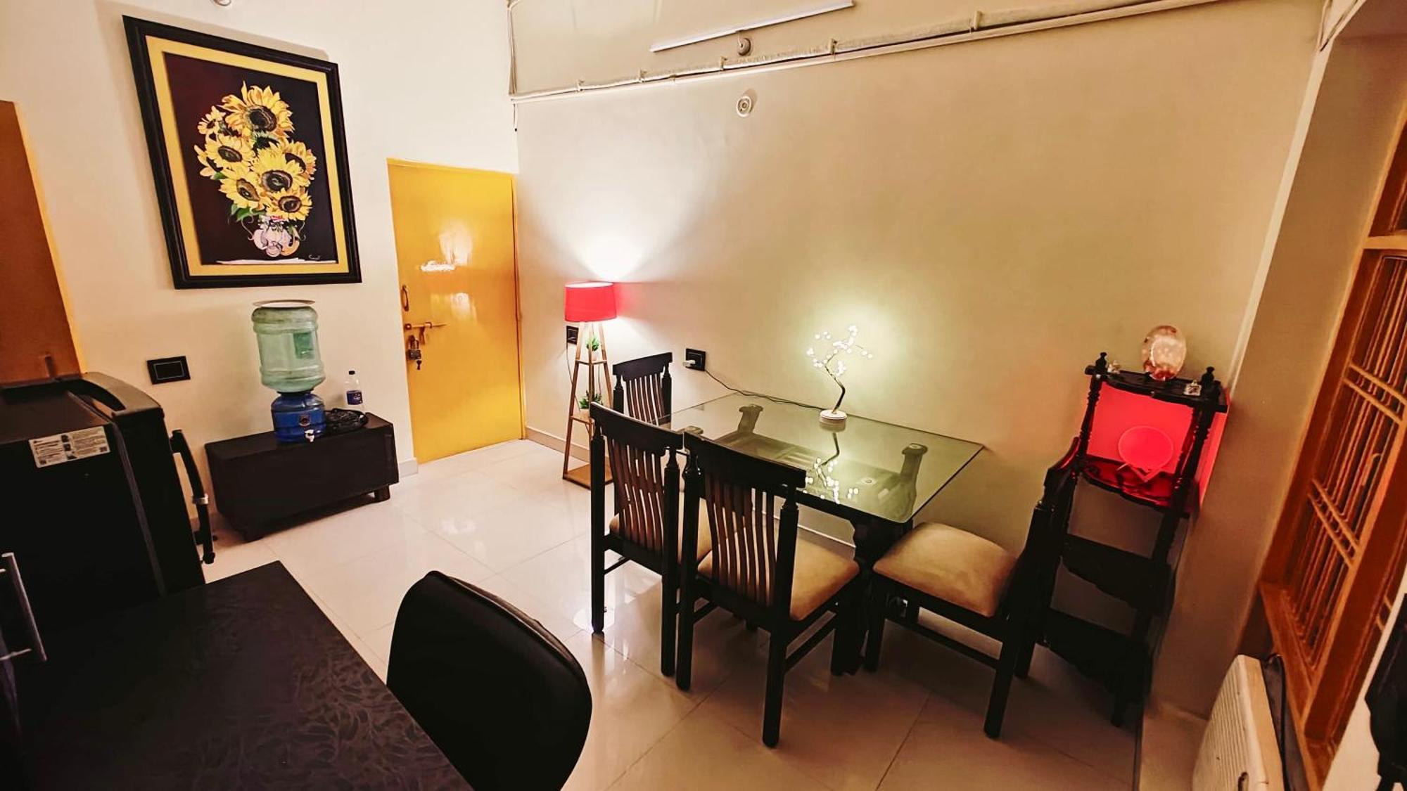 The Yellow House - Couple'S Getaway In Gomti Nagar- 1 Bhk Lucknow Esterno foto